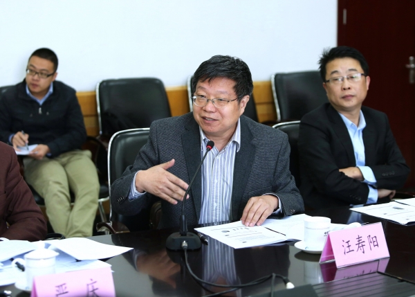 经济与管理学院院长汪寿阳介绍新疆博士班培养情况